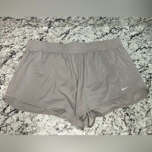 Like new very light gray Nike shorts